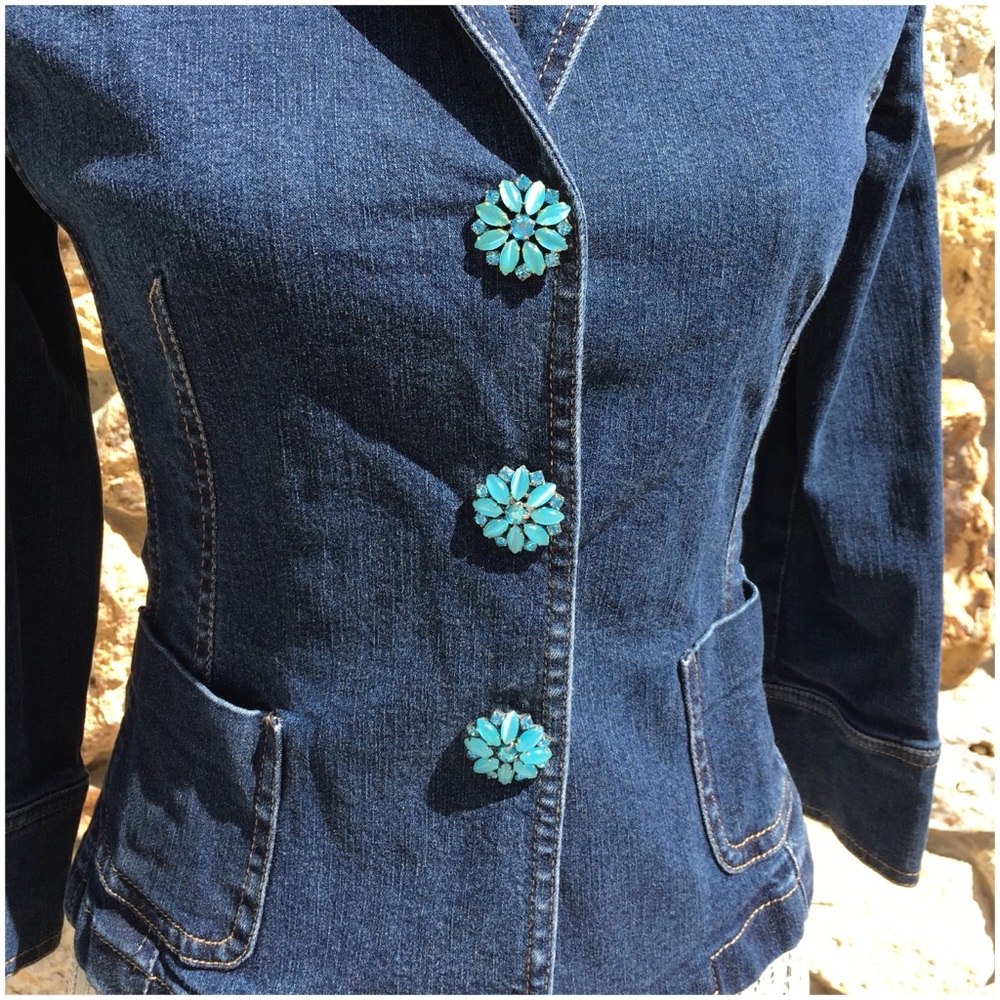 Tahari Jean Jacket, XS with blue flowers buttons - Picture 3 of 6